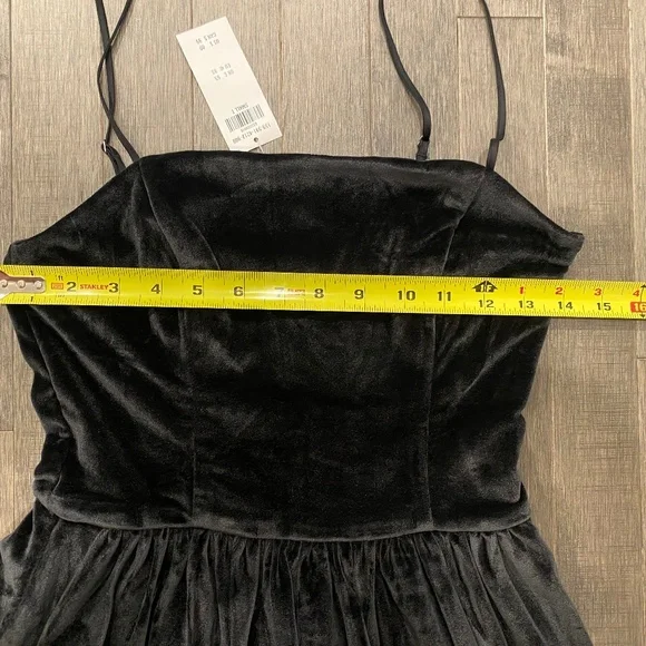 Abercrombie & Fitch Velvet Bubble Hem Dress - Picture 8 of 10